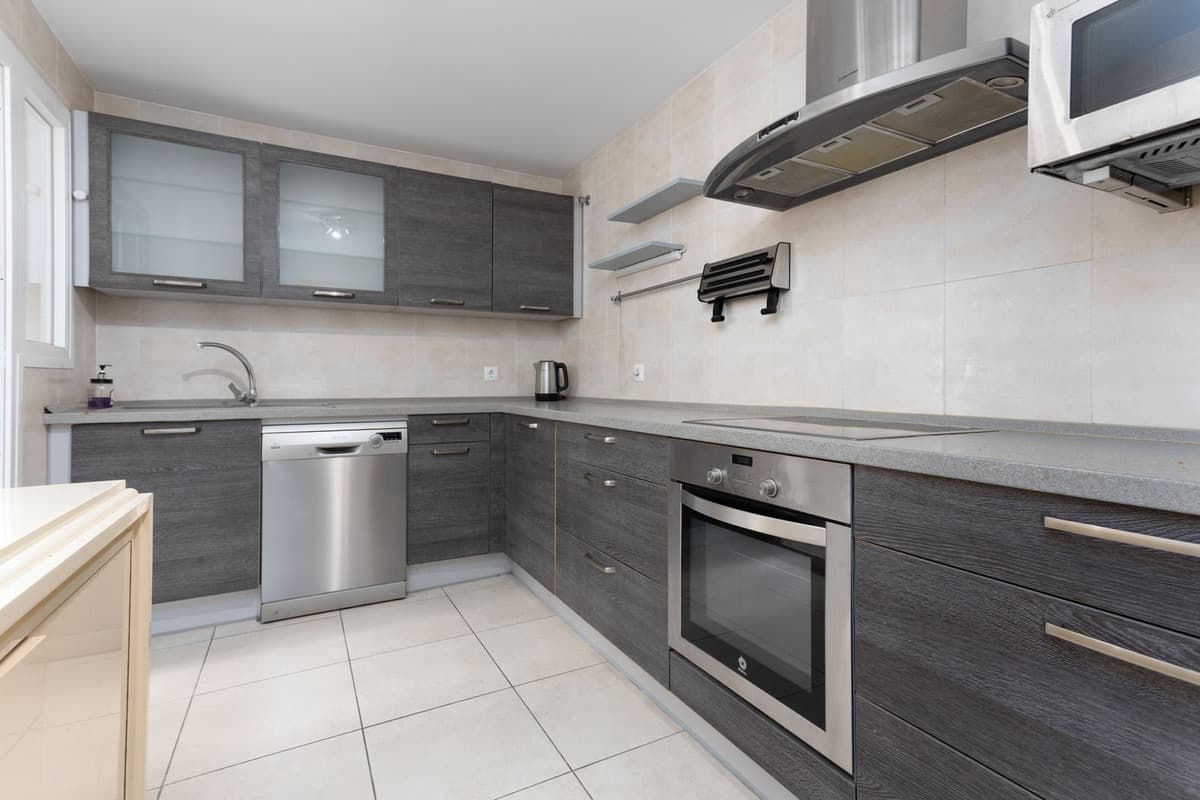 Middle Floor Apartment in La Campana — photo 9 of 10
