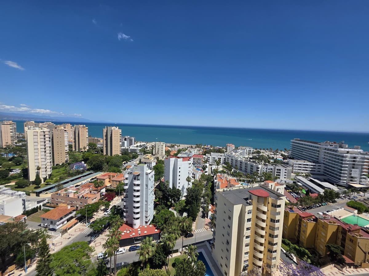 Middle Floor Apartment in Torremolinos — photo 1 of 10