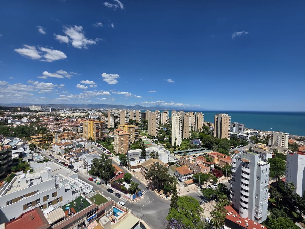 Middle Floor Apartment in Torremolinos — photo 5 of 10