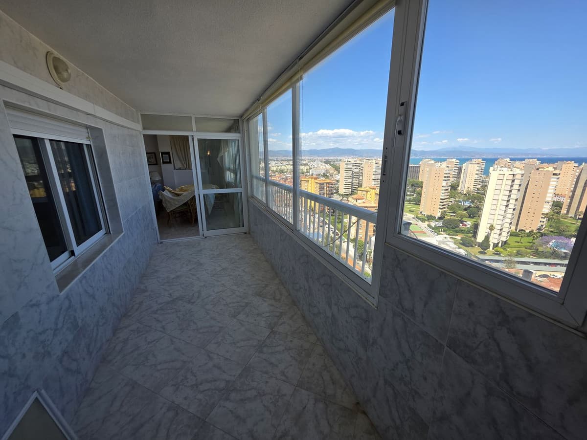 Middle Floor Apartment in Torremolinos — photo 8 of 10