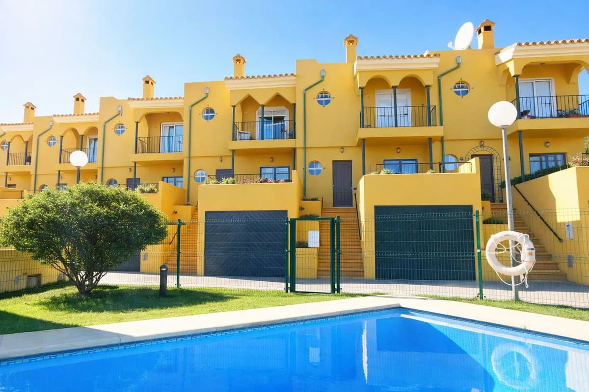 Townhouse in Manilva — photo 1 of 10