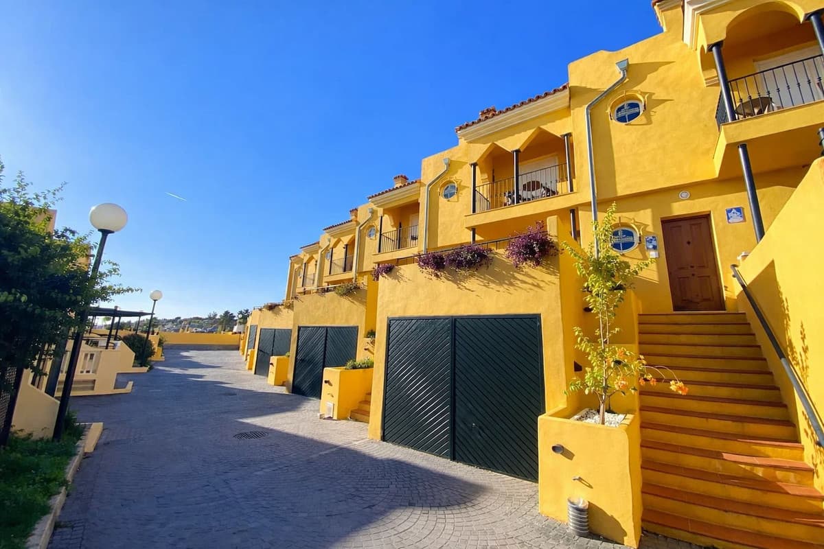 Townhouse in Manilva — photo 2 of 10