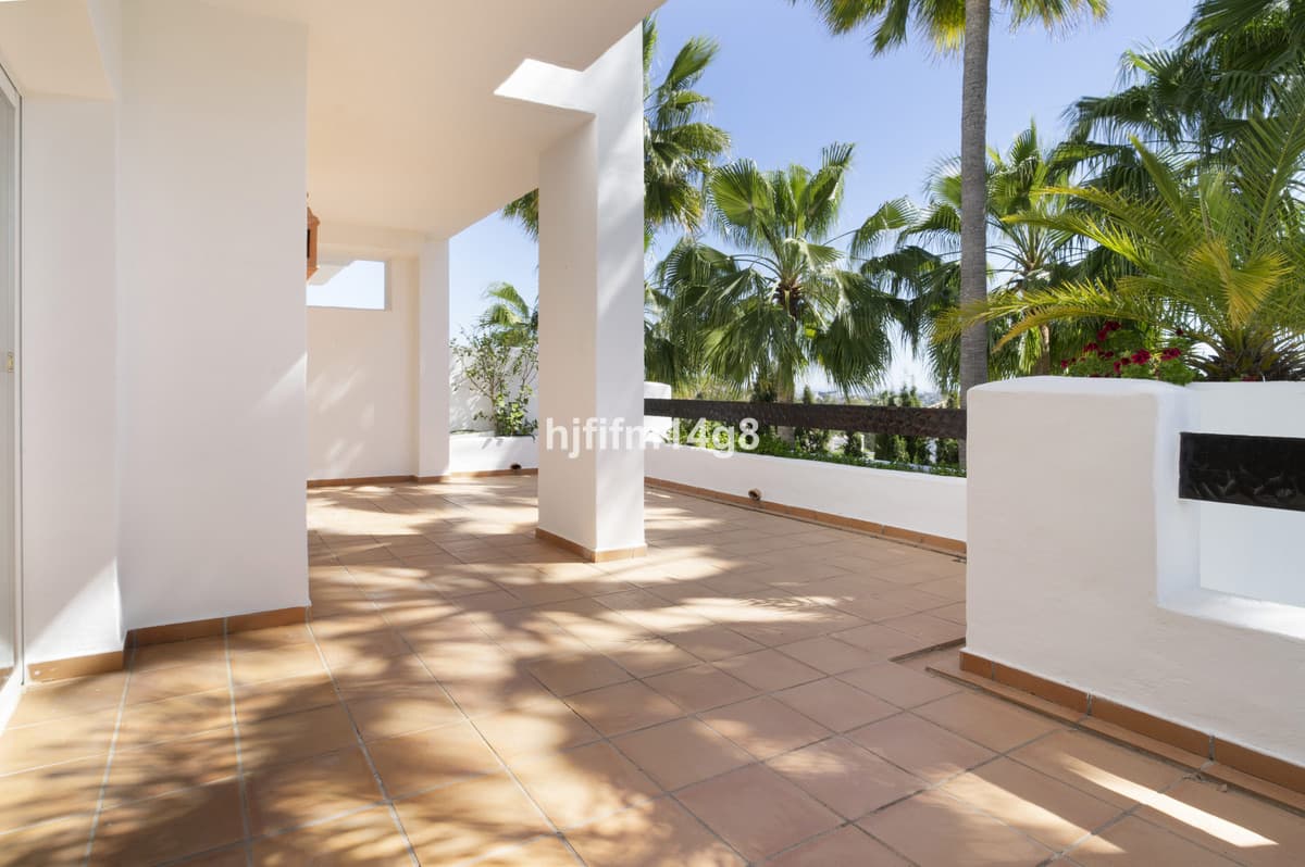 Middle Floor Apartment in Nueva Andalucía — photo 1 of 10