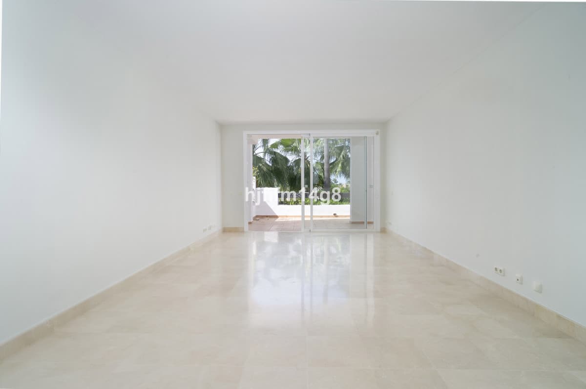 Middle Floor Apartment in Nueva Andalucía — photo 4 of 10