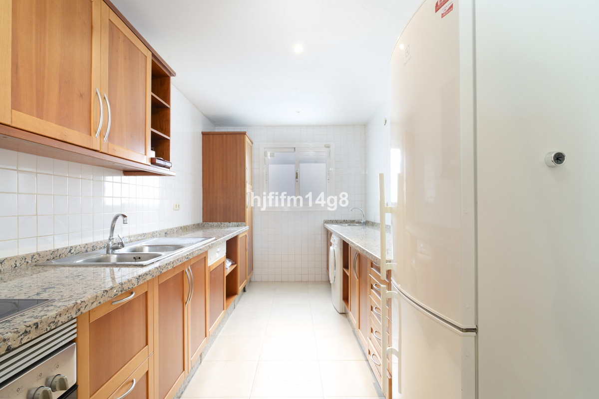 Middle Floor Apartment in Nueva Andalucía — photo 8 of 10