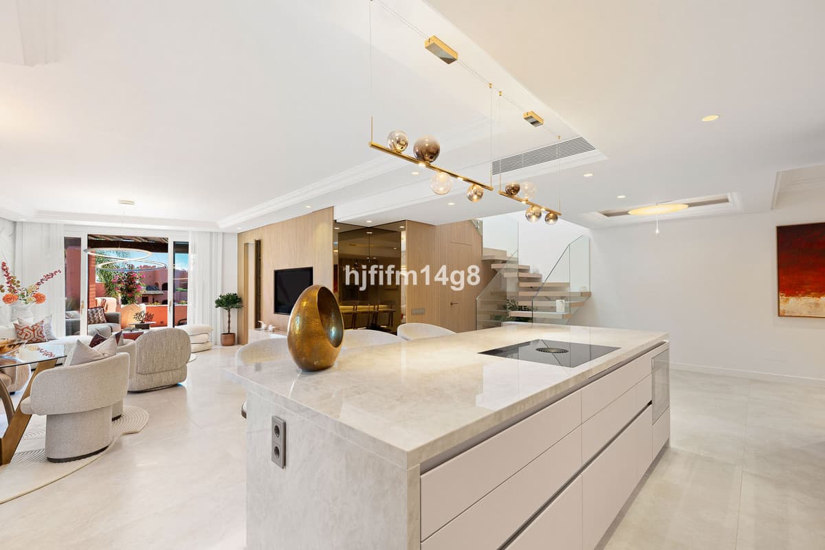Penthouse Duplex in Estepona — photo 6 of 10