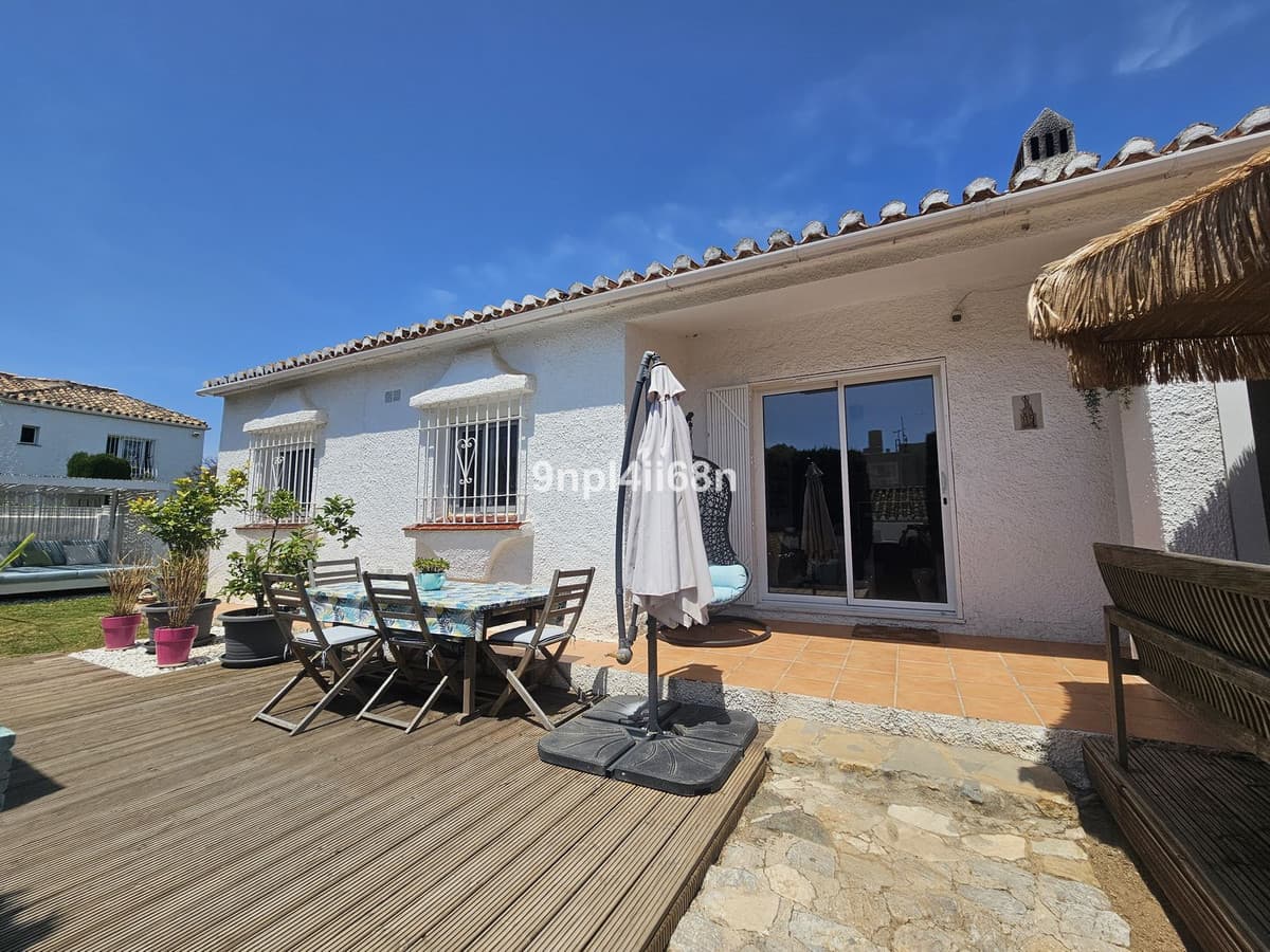 Detached Villa in Calypso — photo 1 of 10