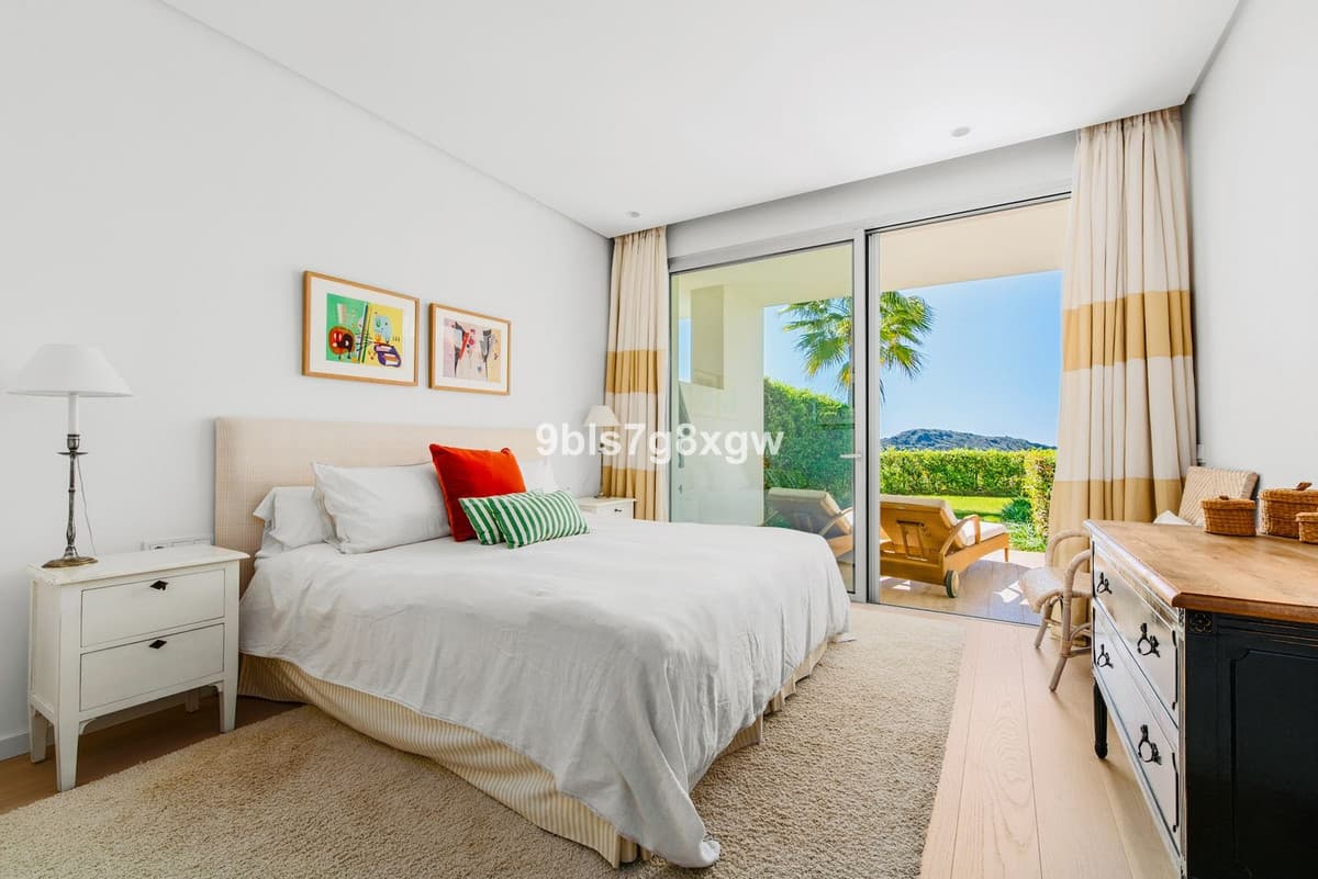 Ground Floor Apartment in Benahavís — photo 6 of 10