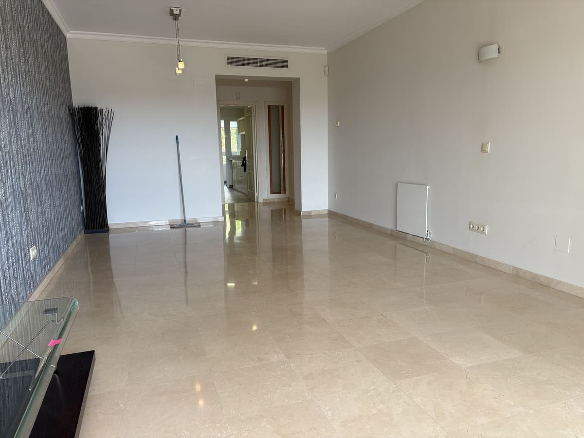 Middle Floor Apartment in La Quinta — photo 6 of 10
