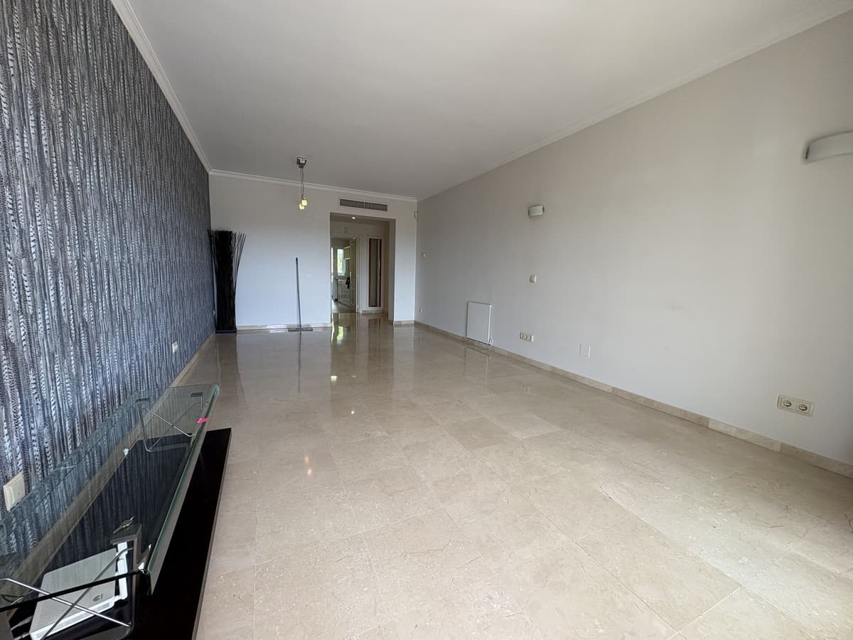 Middle Floor Apartment in La Quinta — photo 7 of 10