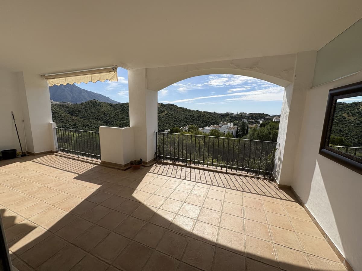 Middle Floor Apartment in La Quinta — photo 9 of 10