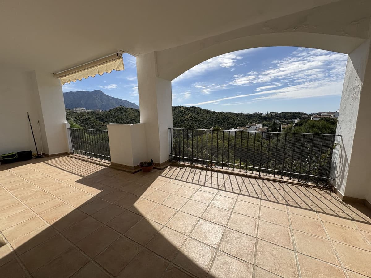 Middle Floor Apartment in La Quinta — photo 10 of 10