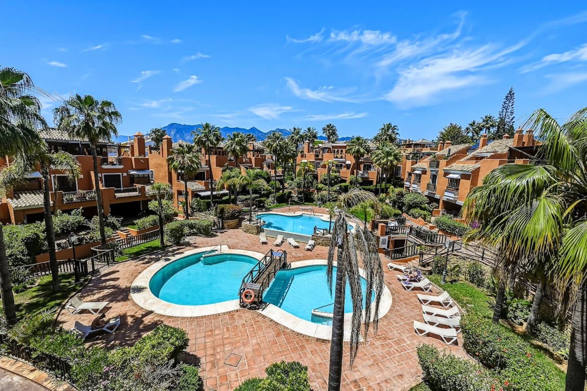 Townhouse in Bahía de Marbella — photo 2 of 10