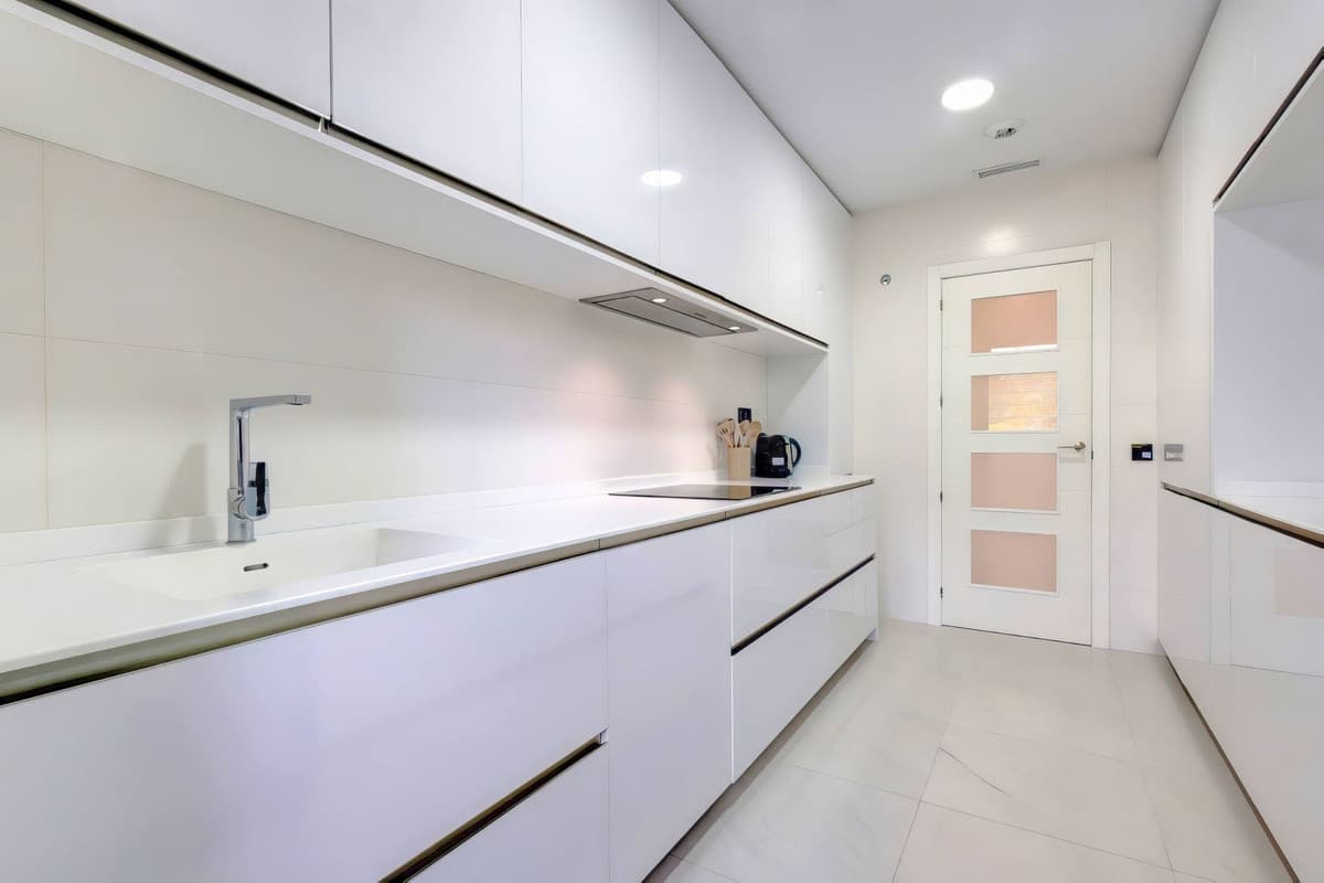 Middle Floor Apartment in Estepona — photo 6 of 10