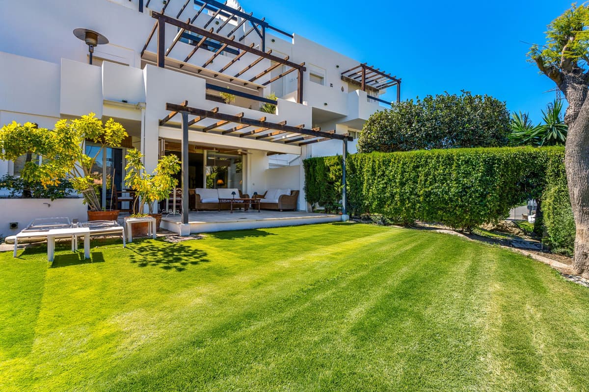 Ground Floor Apartment in Estepona — photo 1 of 10