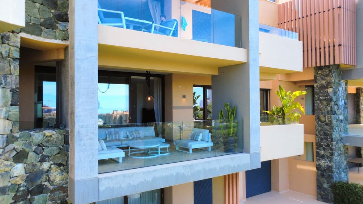 Middle Floor Apartment in Benahavís — photo 4 of 10