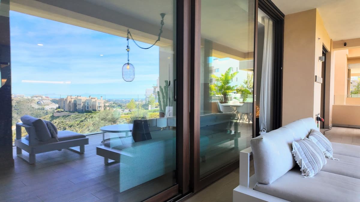 Middle Floor Apartment in Benahavís — photo 6 of 10