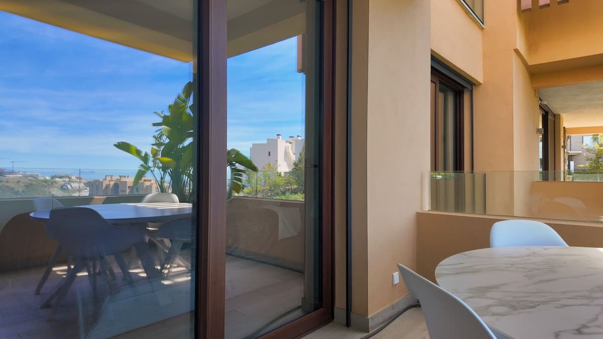 Middle Floor Apartment in Benahavís — photo 7 of 10