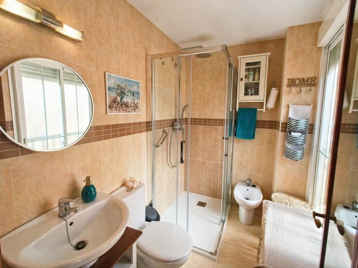 Middle Floor Apartment in Málaga Centro — photo 6 of 10