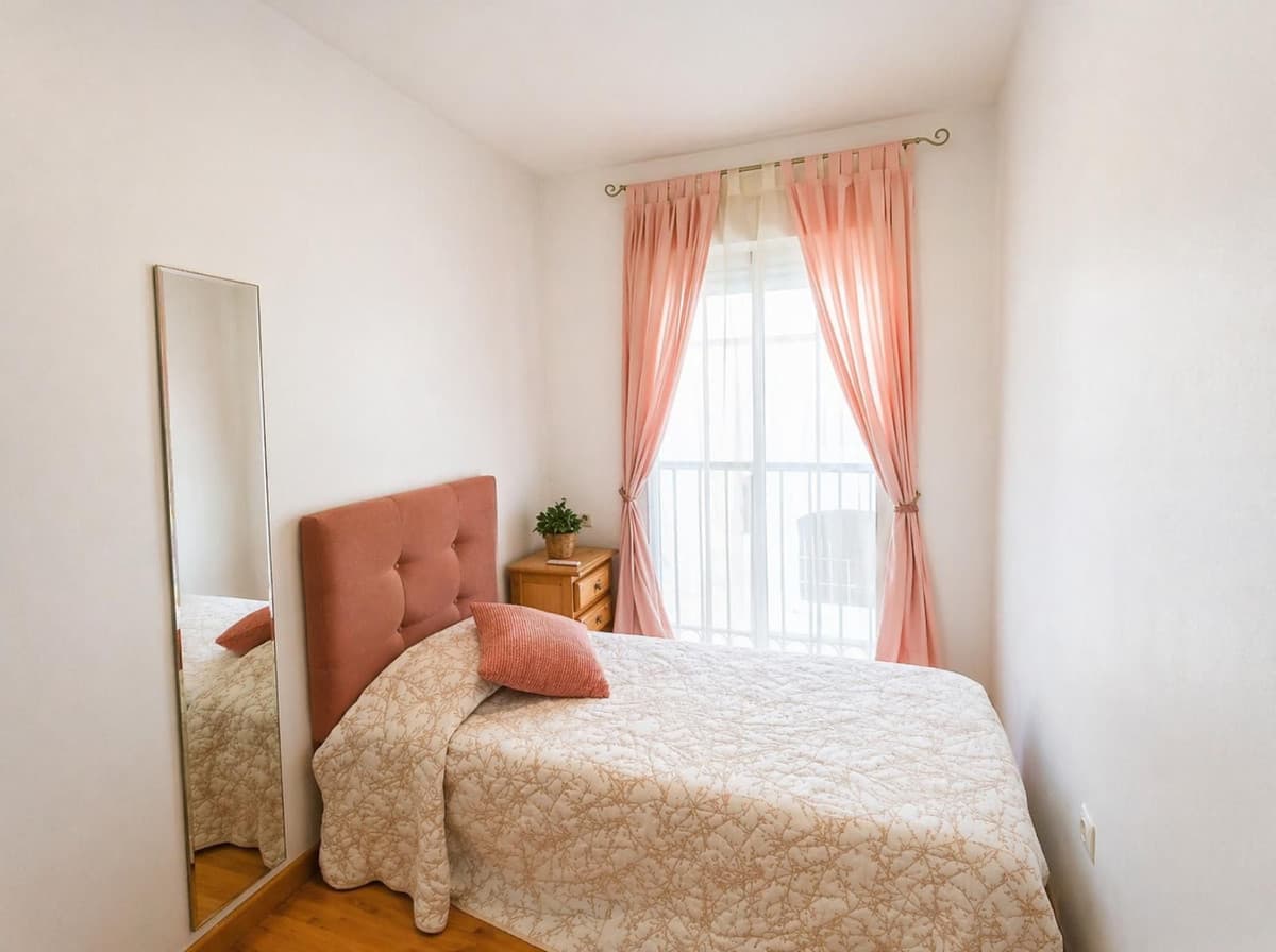Middle Floor Apartment in Málaga Centro — photo 7 of 10