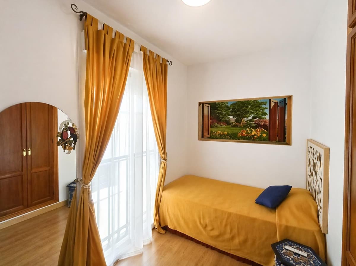Middle Floor Apartment in Málaga Centro — photo 8 of 10