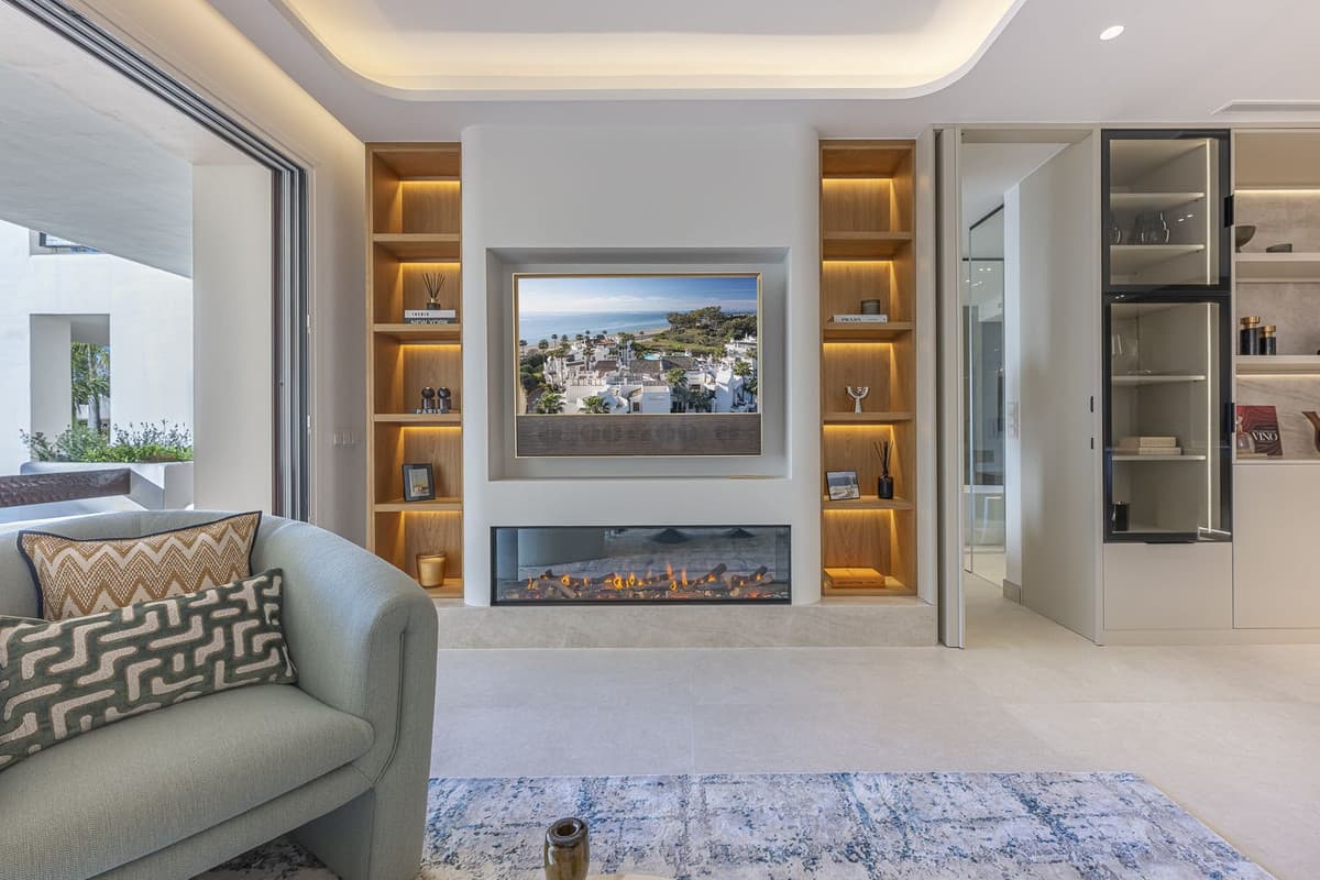 Middle Floor Apartment in New Golden Mile — photo 8 of 10