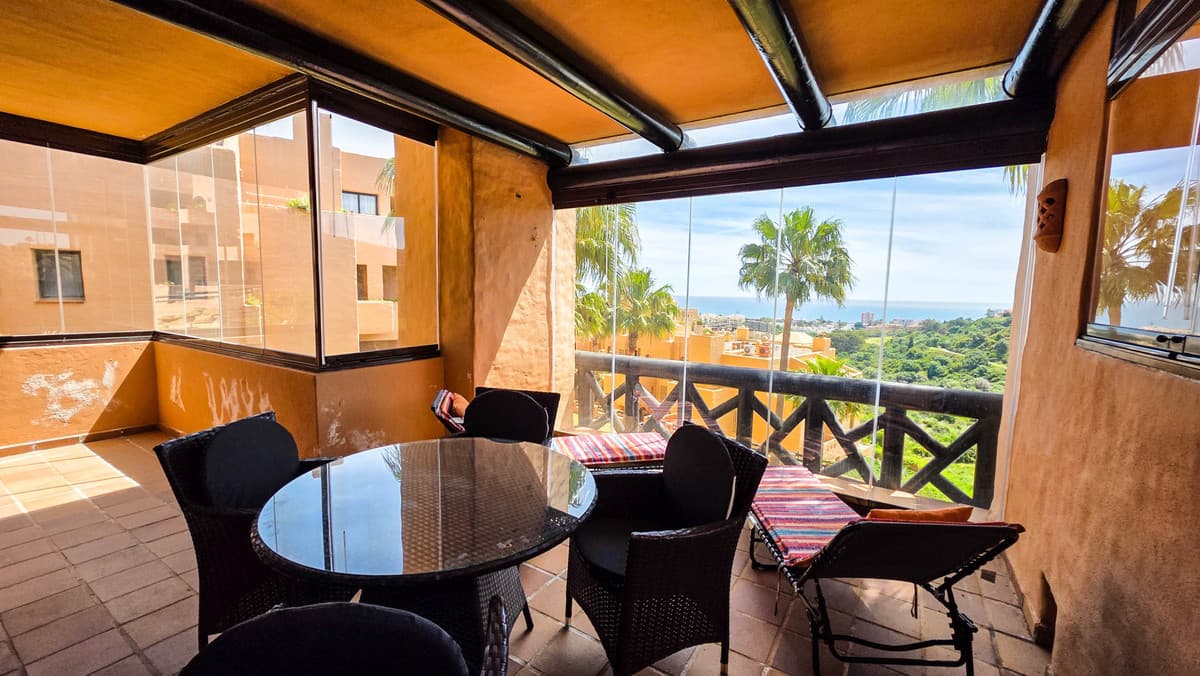 Middle Floor Apartment in La Duquesa — photo 1 of 10