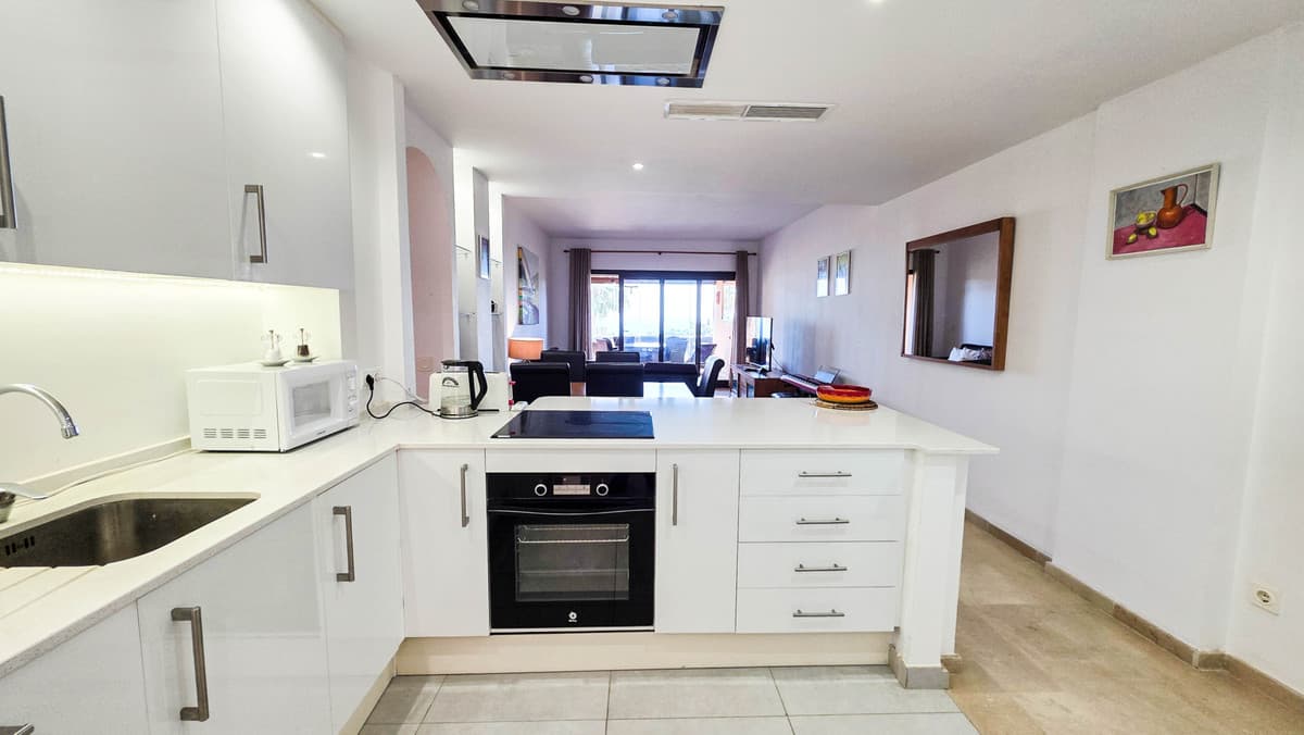 Middle Floor Apartment in La Duquesa — photo 3 of 10