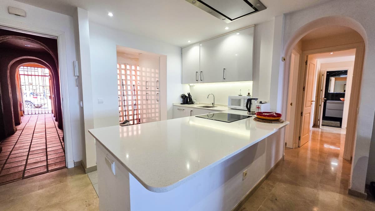 Middle Floor Apartment in La Duquesa — photo 4 of 10