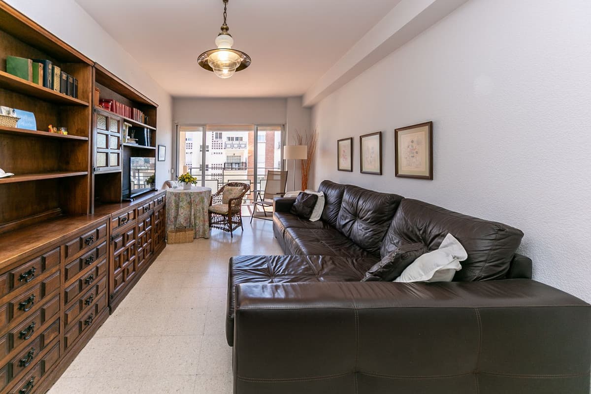 Middle Floor Apartment in Fuengirola — photo 3 of 10