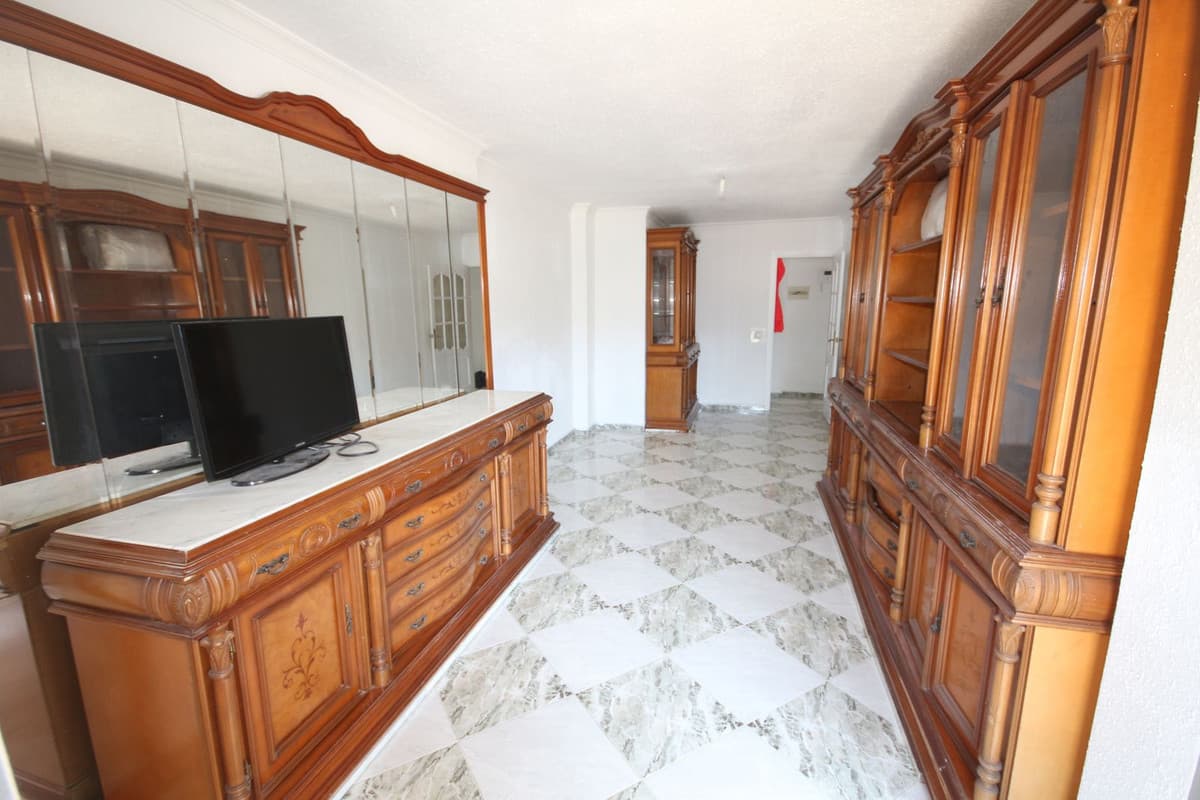 Middle Floor Apartment in Málaga Centro — photo 1 of 10