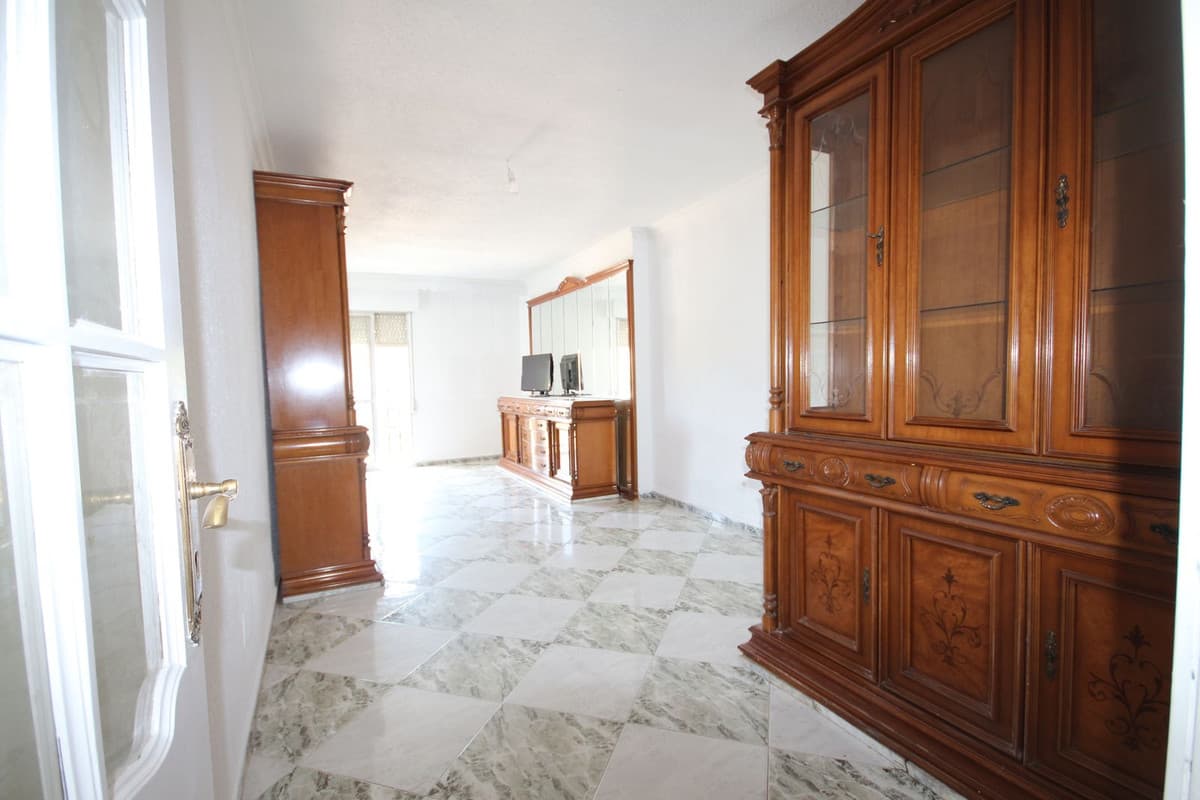 Middle Floor Apartment in Málaga Centro — photo 2 of 10