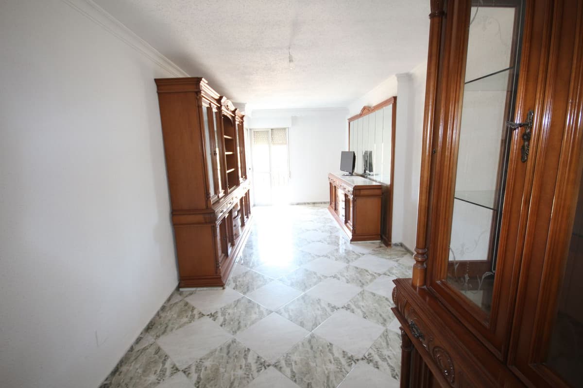 Middle Floor Apartment in Málaga Centro — photo 3 of 10