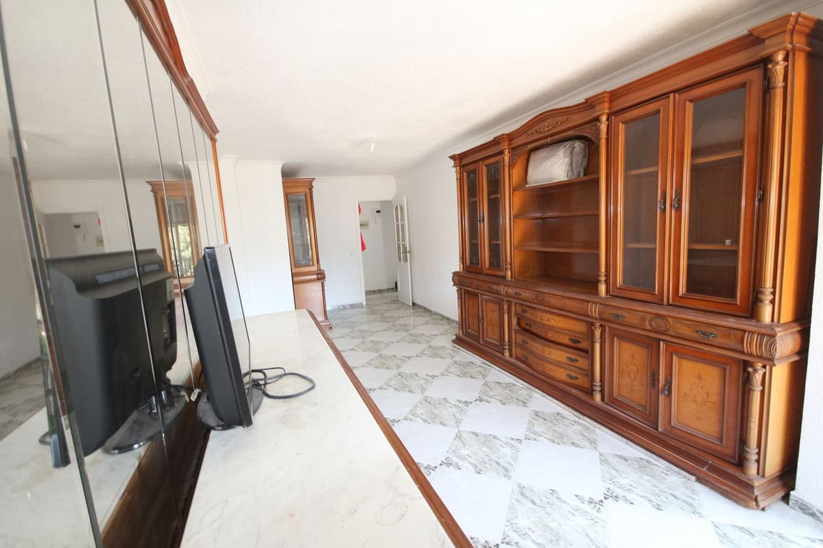 Middle Floor Apartment in Málaga Centro — photo 4 of 10