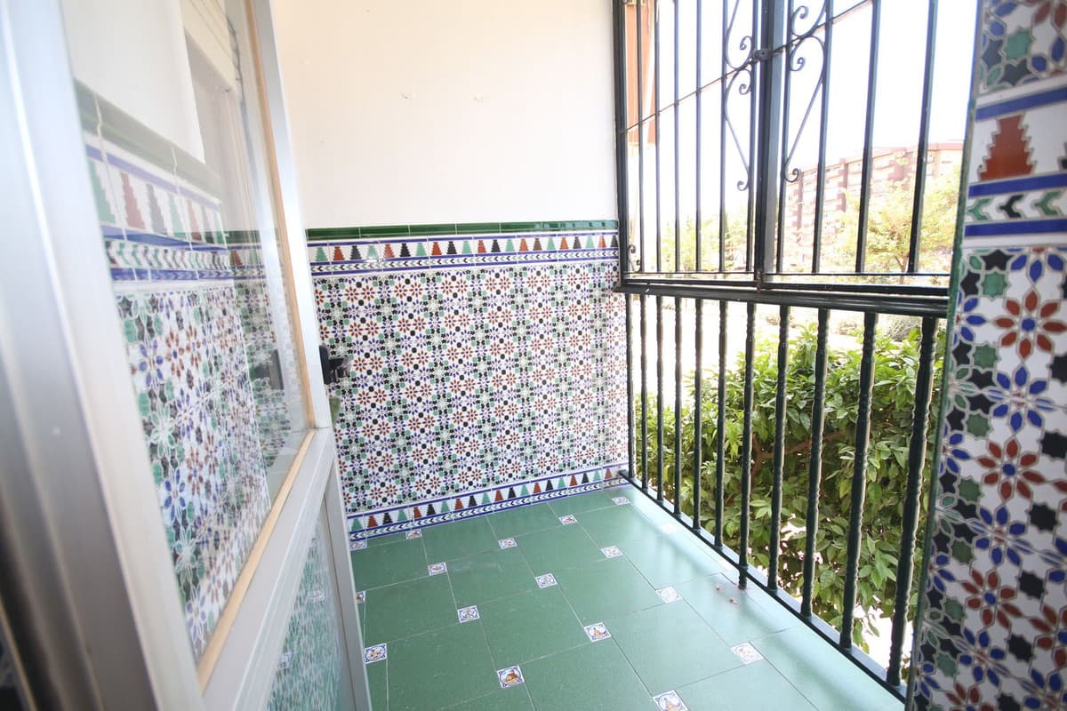 Middle Floor Apartment in Málaga Centro — photo 5 of 10