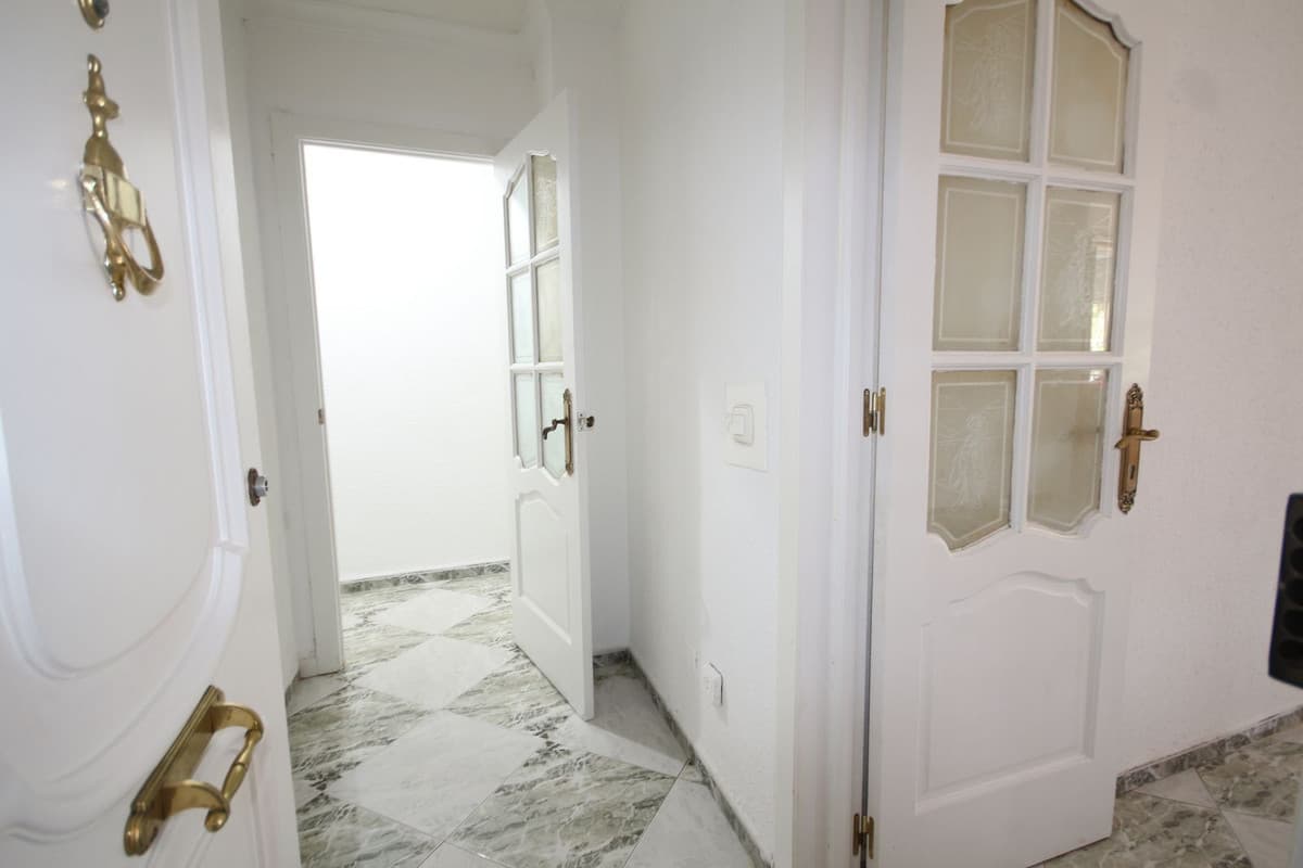 Middle Floor Apartment in Málaga Centro — photo 7 of 10