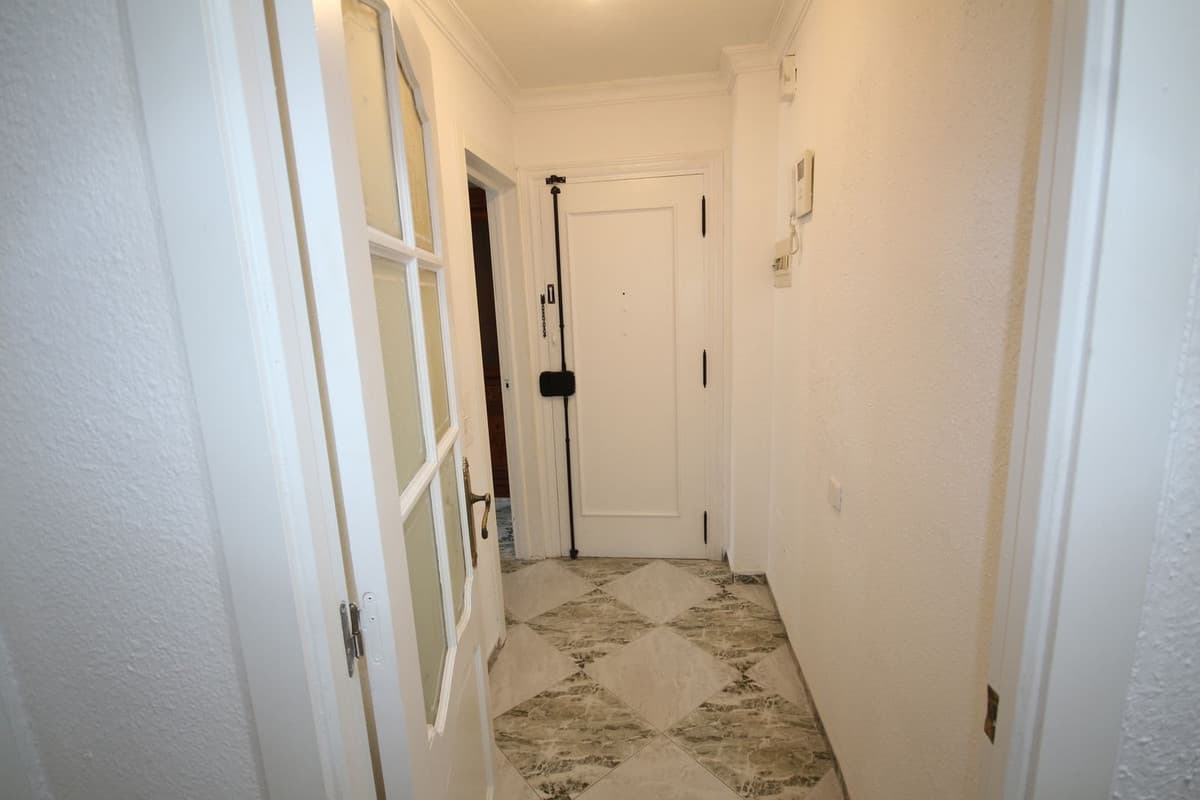 Middle Floor Apartment in Málaga Centro — photo 8 of 10