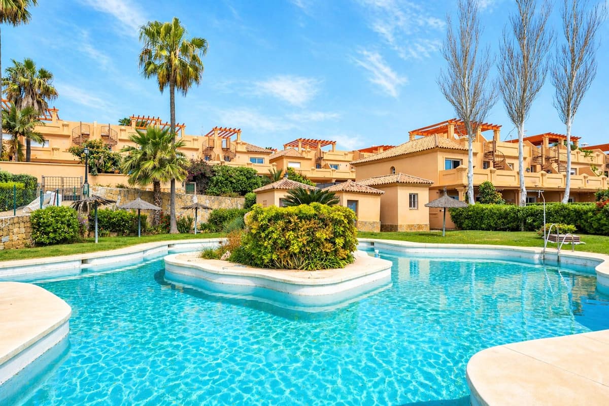 Townhouse in Estepona — photo 1 of 10