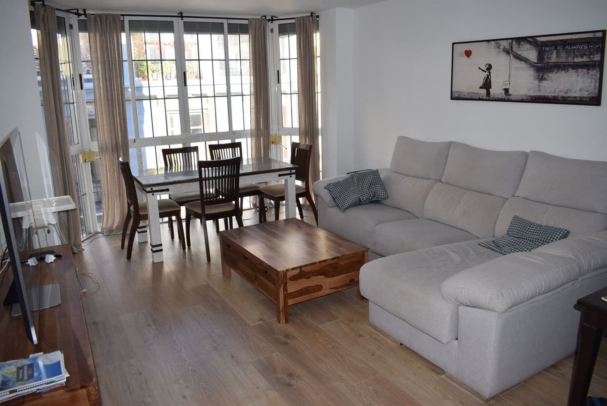 Middle Floor Apartment in Málaga Centro — photo 3 of 10