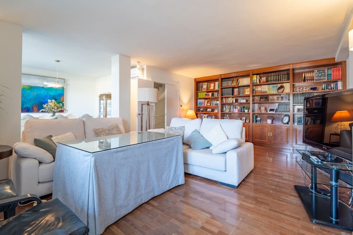 Townhouse in Parque Clavero — photo 1 of 10