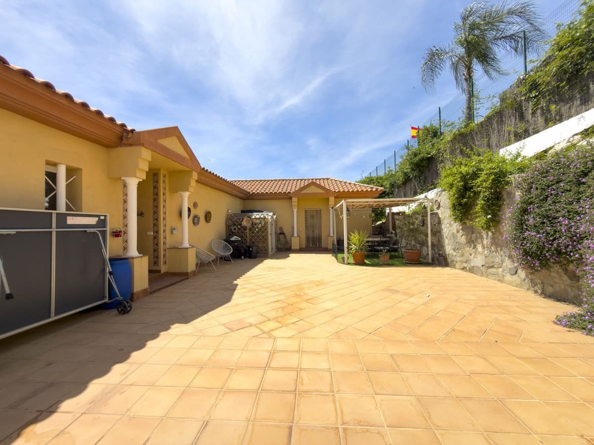 Detached Villa in Coín — photo 4 of 10