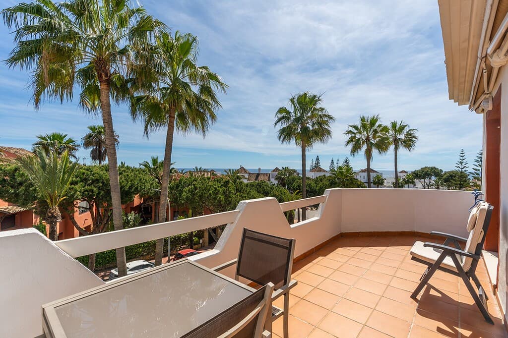 Middle Floor Apartment in Marbella — photo 1 of 10