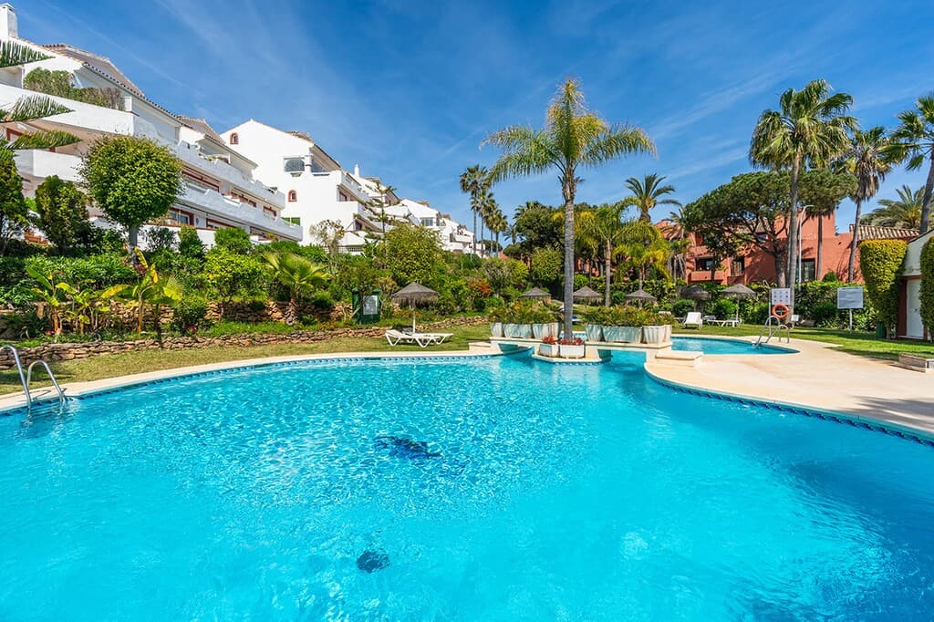 Middle Floor Apartment in Marbella — photo 2 of 10