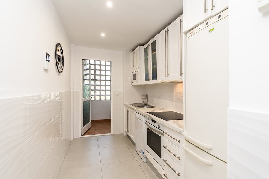 Middle Floor Apartment in Marbella — photo 4 of 10