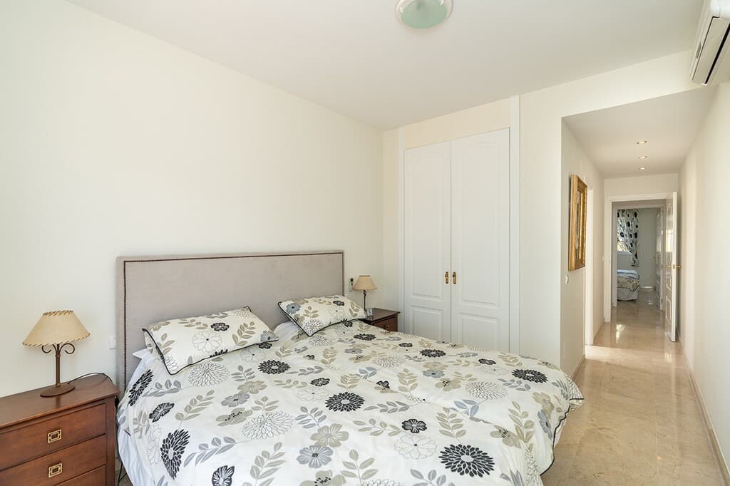 Middle Floor Apartment in Marbella — photo 7 of 10