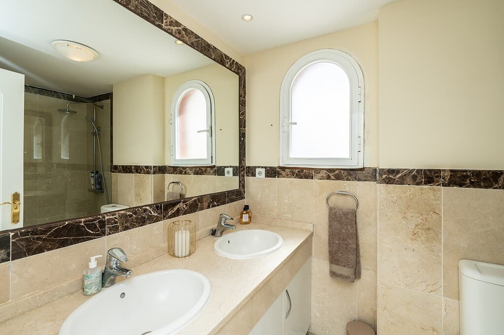 Middle Floor Apartment in Marbella — photo 9 of 10