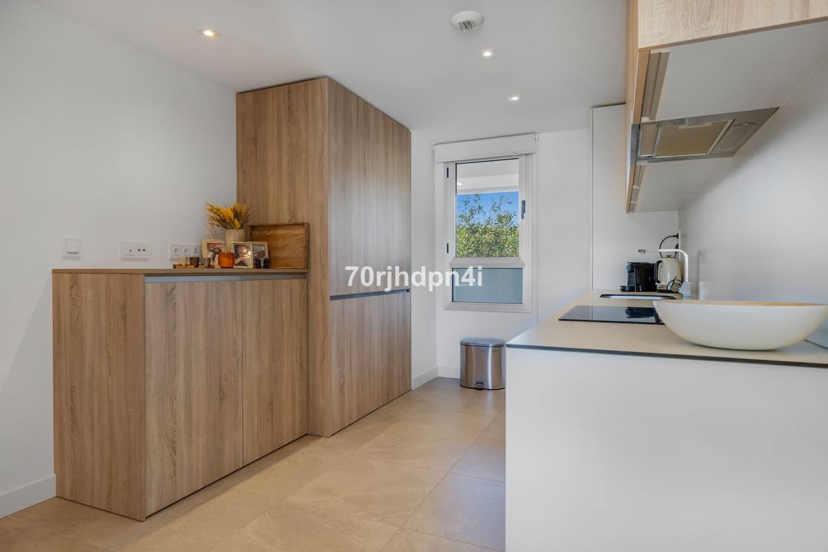 Middle Floor Apartment in Mijas — photo 4 of 10