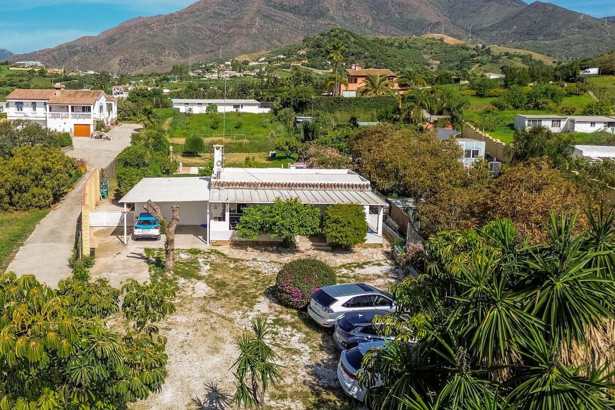 Detached Villa in Estepona — photo 1 of 10
