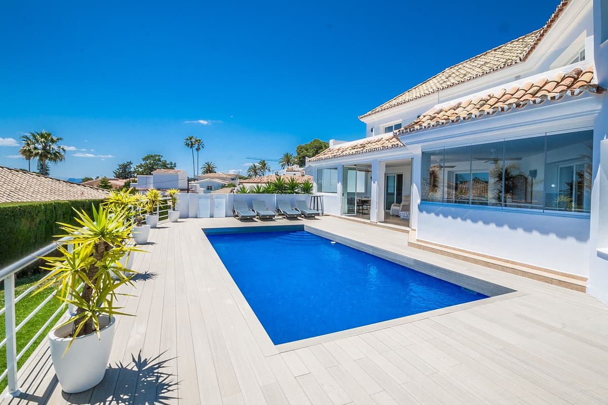 Detached Villa in Estepona — photo 1 of 10