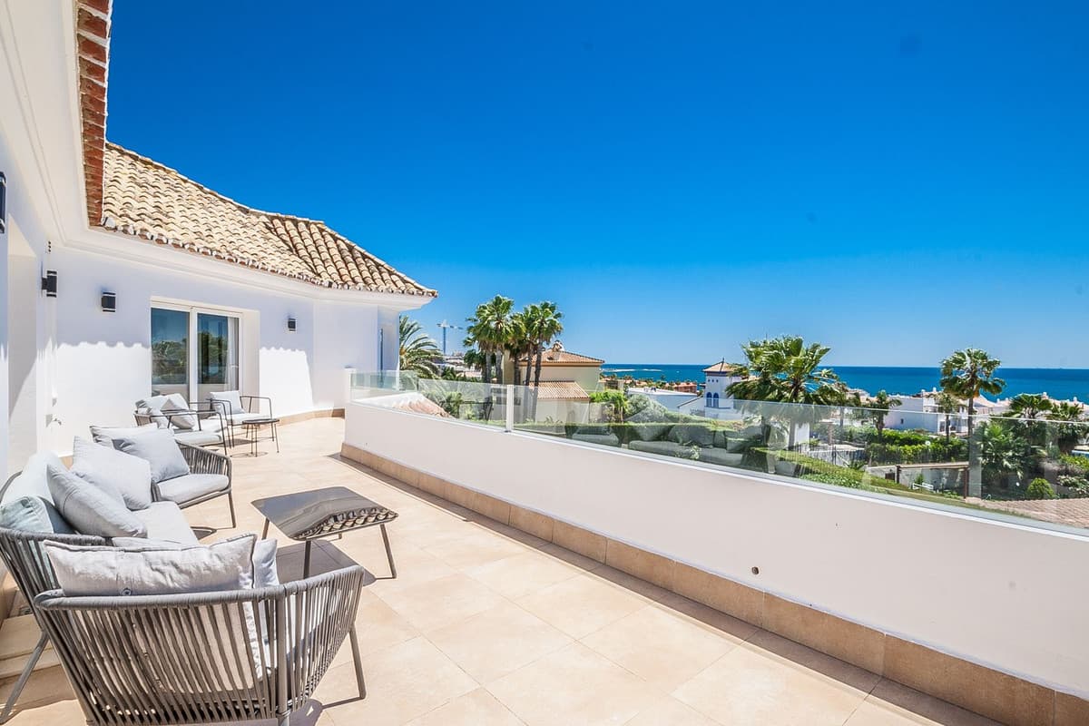 Detached Villa in Estepona — photo 2 of 10